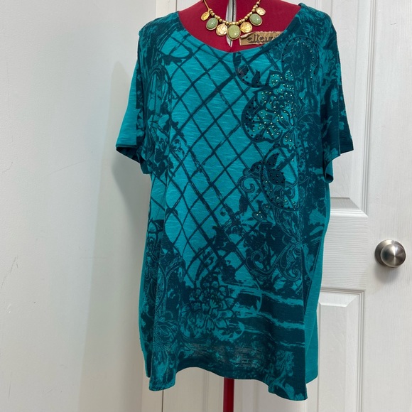 Relaxed fit women green & black embellished short sleeve knit top. Size 1X. Use. - Picture 1 of 9